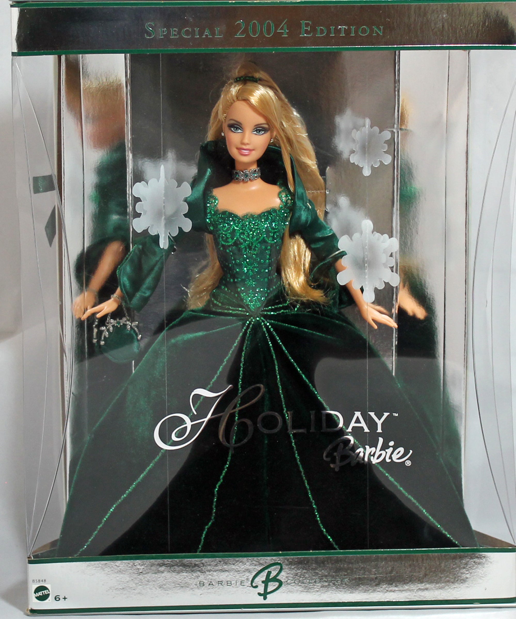 barbie green dress Hollywood Legends Collection Doll Scarlett O'Hara in Drapery : Toys & Games The structured top features a sleek high neckline accented with delicate crystal embellishment Barbie Doll as Scarlett O'Hara
