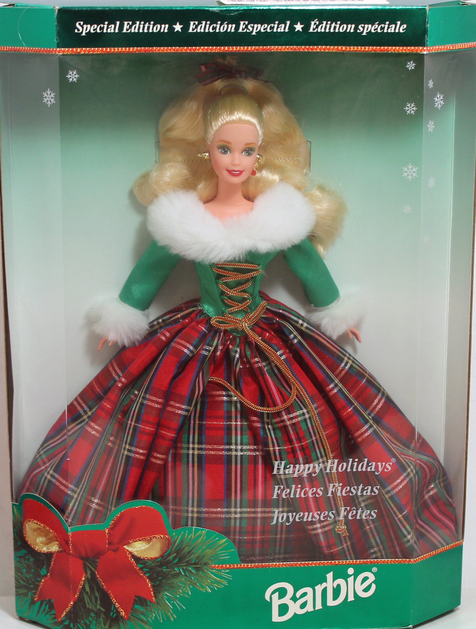 1995 Holiday Barbie NRFB 15816 Mint Box Sell4Value 1995-holiday-barbie-nrfb-15816-mint-box-sell4value