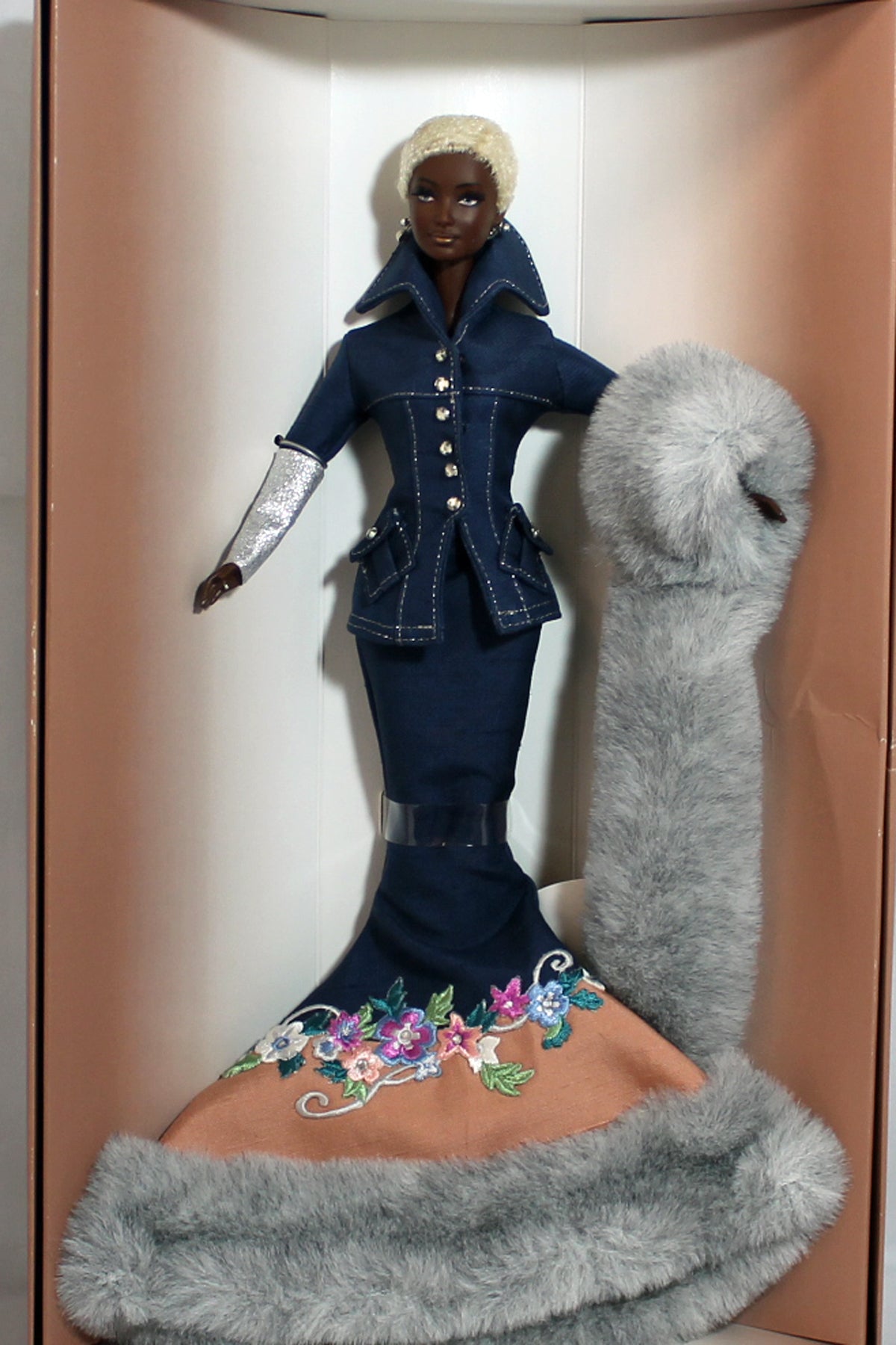 Indigo Obsession 2000 Byron Lars Runway Collection Barbie – Sell4Value Indigo Obsession 2000 Byron Lars Runway Collection Barbie – Sell4Value